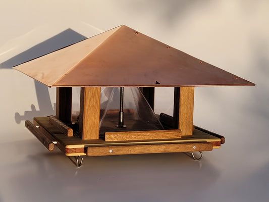 Vogelfutterhaus mit Zeltdach