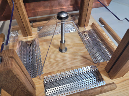 Vogelfutterhaus mit Zeltdach