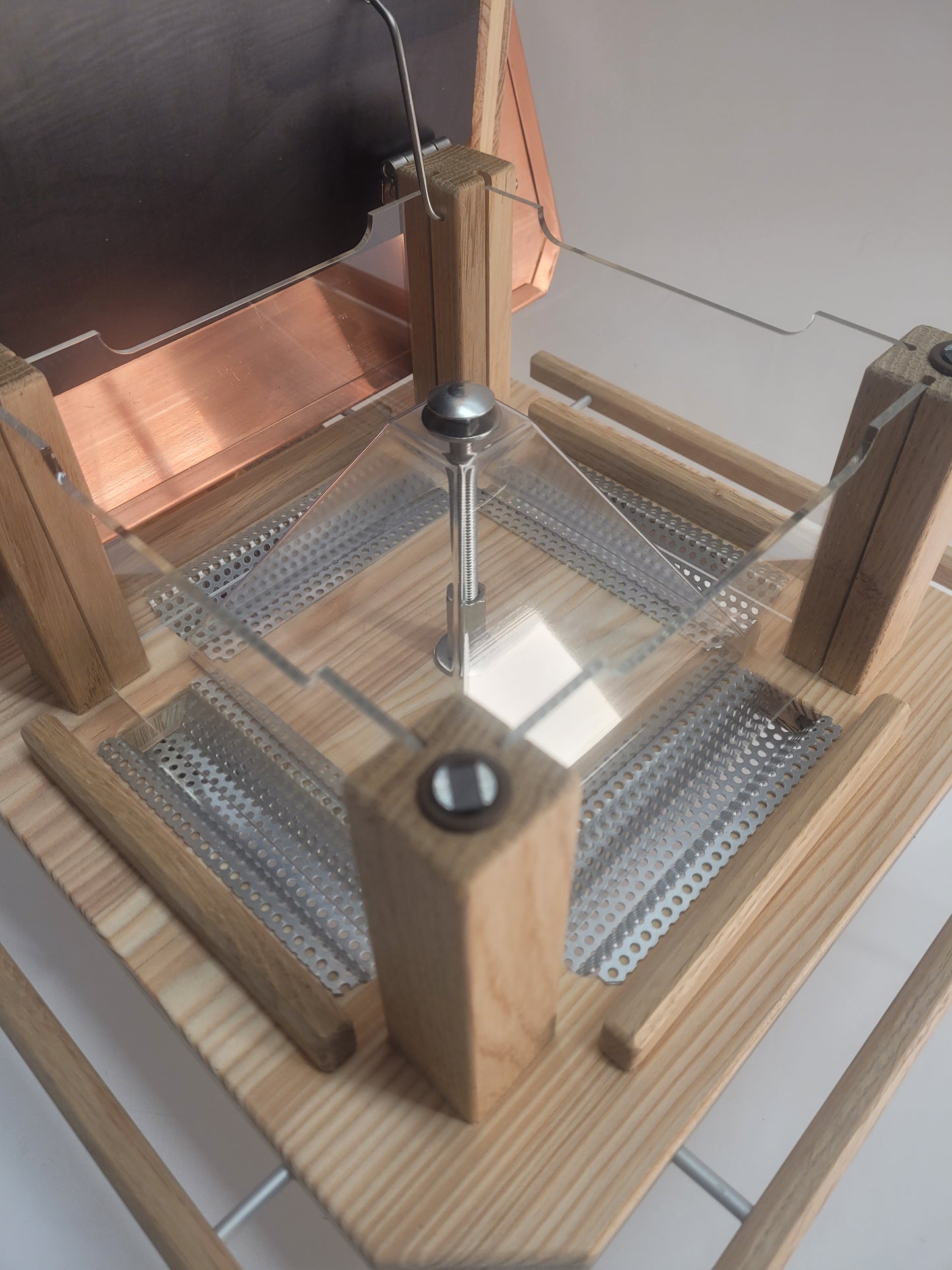 Vogelfutterhaus    mit Satteldach